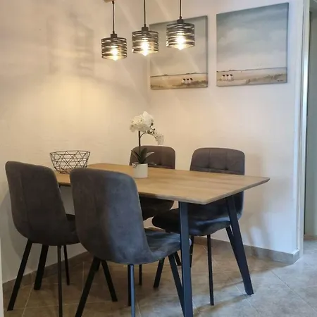 House And Apts. In - Insel Krk 50081 公寓